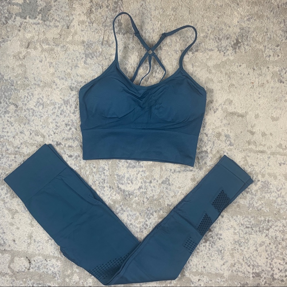 Blue Seamless Workout Yoga Set 🧘🏽♀️🧘♂️ - Picture 3 of 11